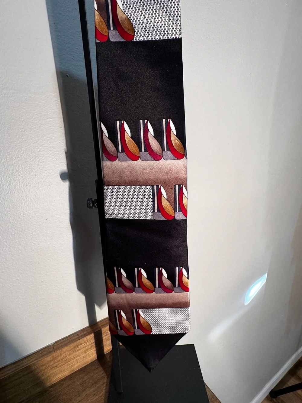 Oscar de la Renta 100% Silk Designer‎ Necktie Geometric Abstract Red Black Gold